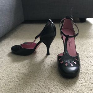 Chinese Laundry Black Leather Retro Heels